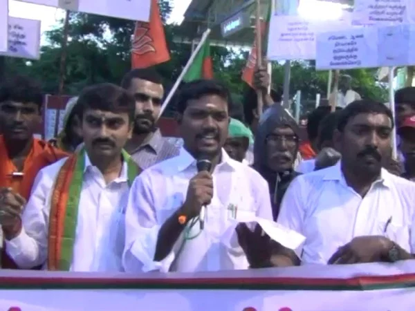 கரு கலைப்பு, நுரையீரல் பாதிப்பு, கேன்சர்...! - ஒரு மாவட்டத்தையே அச்சுறுத்தும் சிமெண்ட் ஆலை!