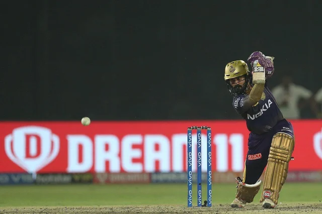 61/5 டு 185/8; ரஸல் - தினேஷ் கார்த்திக் மேஜிக்! - டெல்லிக்கு 186 ரன்கள் இலக்கு நிர்ணயித்த கொல்கத்தா #DCvKKR