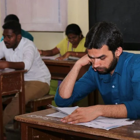குரூப் 4 தேர்வு எழுதிய வடமாநில இளைஞர்கள்!- வெடிக்கும் சர்ச்சை