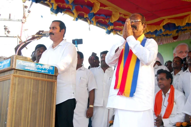 `ராமதாஸை விமர்சிக்க உதயநிதிக்குத் தகுதி இல்லை!' - கொதிக்கும் அன்புமணி
