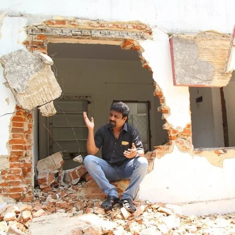 `அப்பா 50 வருஷமா வாழ்ந்த வீட்டைக் காப்பாற்ற முடியலையே!' - மிமிக்ரி சேதுவின் சகோதரர் கதறல்