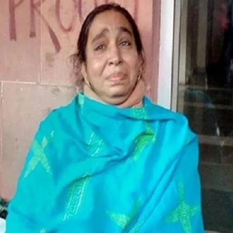 `என் மகன் நஜீப் எங்கே?' - 'பாதுகாவலன் மோடியை' கேள்வி கேட்கும் தாய்