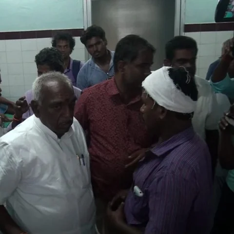 கன்னியாகுமரி அருகே கத்தி, கம்புகளுடன் மோதிக்கொண்ட அரசியல் கட்சியினர்! - பா.ஜ.க-வினருக்கு கத்திக் குத்து