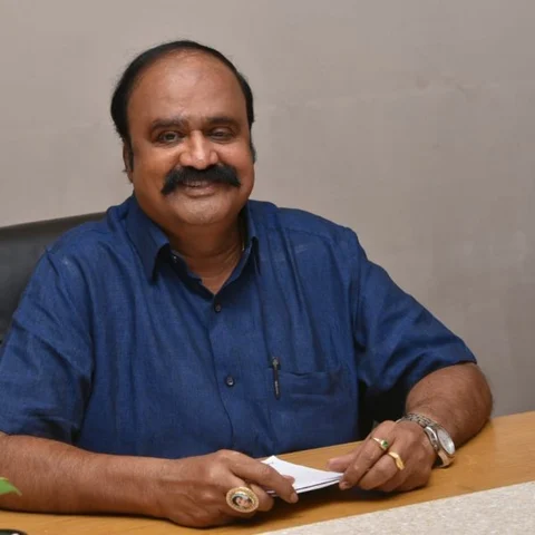 `மோடி தலைவர்; எடப்பாடி வேட்பாளர்' - பெங்களூரு புகழேந்தி காட்டம்!