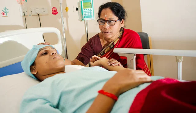 மணமாகாத ஒரே பெண்ணைக் காப்பாற்ற தாய் படும் பாடு! #SaveGayathri