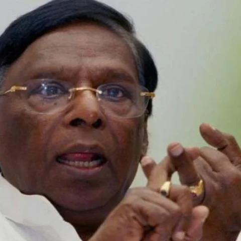 அரசுப் பள்ளி ஆசிரியர்களின் குழந்தைகளை அரசுப் பள்ளியில் சேர்க்க வேண்டும்! - நாராயணசாமி