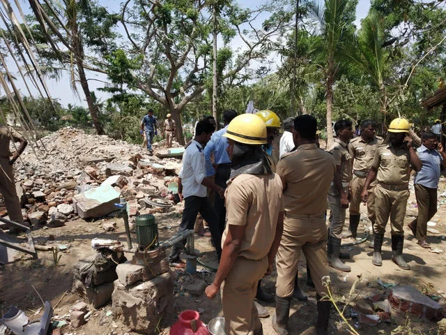 `காலை 8 மணிக்கு வெடித்துச் சிதறிய கட்டடம்!'- மன்னார்குடியில் பறிபோன 6 உயிர்கள்