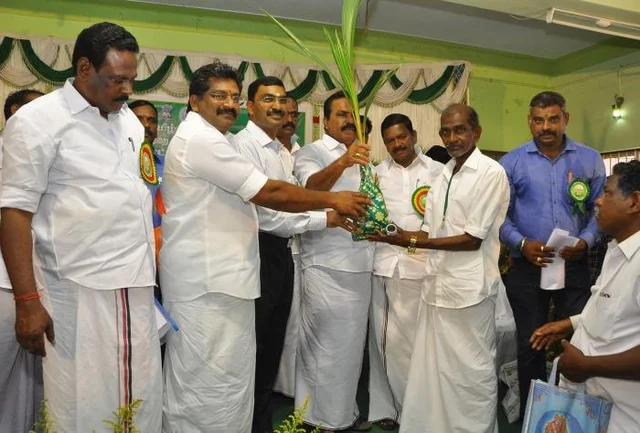 `விவசாயிகளுக்கு கைகொடுக்கும் உழவன் ஆப்!’ - நாகை ஆட்சியர்