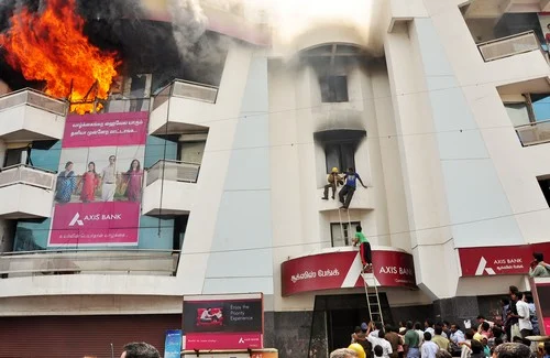 கோவை வணிக வளாகத்தில் தீ: 4 பேர் பலி (படங்கள்)
