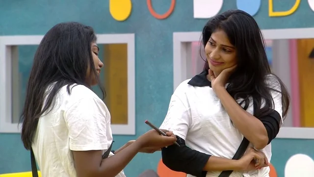 ``ரித்விகா ஜெயிச்சுக்கட்டும்!" - இவ்ளோ நல்ல பொண்ணா ஐஸ்வர்யா?! #BiggBossTamil2