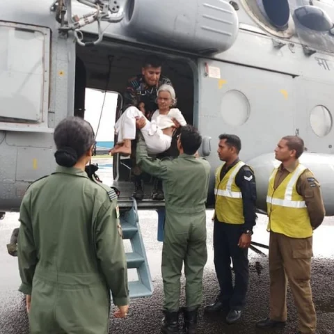 `கேரள வெள்ள மீட்புப் பணிக்கு ரூ.33 கோடி பில்!’ - விமானப்படை சொல்லும் கணக்கு