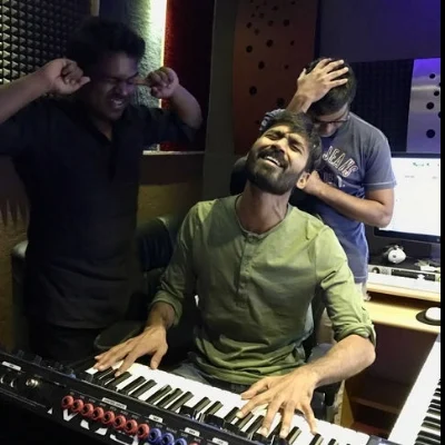 ‘எனை நோக்கி பாயும் தோட்டா’ படத்தின் இசையமைப்பாளர்..?!