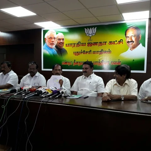 ஒரு மாதத்துக்கு 1.38 லட்சத்துக்கு டீசல்..! காங்கிரஸ் எம்.எல்.ஏ மீது பா.ஜ.க தலைவர் குற்றச்சாட்டு