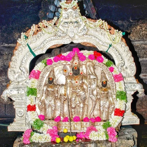 ஒரே கல்லில் வள்ளி, தெய்வானையுடன் வில்லேந்திய சடாமுடி முருகன்... வேலுடையான்பட்டு அதிசயம்!