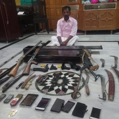 ஏ.கே 47, ஸ்டென் கன்... - தேனி போலீஸாரை அதிரவிட்ட கொள்ளையர்கள்!
