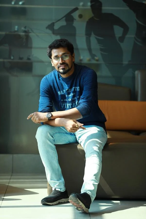 ’’ 'டாக் பேக்' கொடுமை, 'பாய் கடை' அட்ராசிட்டி..!’’ 5 வி.ஜே-க்களின் அனுபவங்கள்