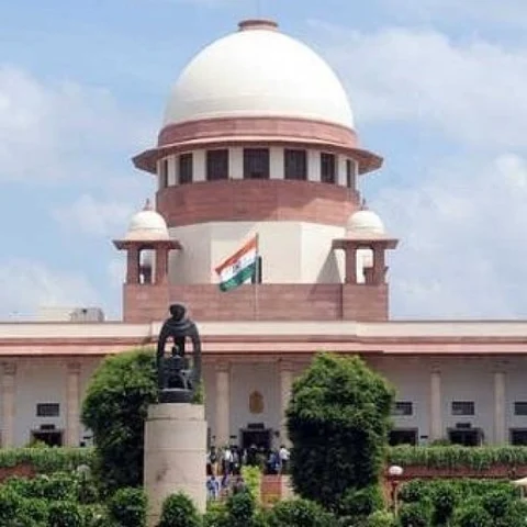 `இந்திய அரசியலமைப்பு சாசனத்தின் அடிப்படையை மீறுகிறது’ - 10 சதவிகித இடஒதுக்கீடுக்கு எதிராக வழக்கு