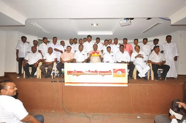 சபாஷ் சரியான போட்டி... சரத்குமாருக்கு போட்டியாக ஒரு கட்சி உதயம்!
