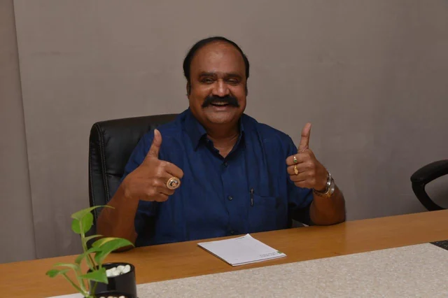 `மோடி தலைவர்; எடப்பாடி வேட்பாளர்' - பெங்களூரு புகழேந்தி காட்டம்!
