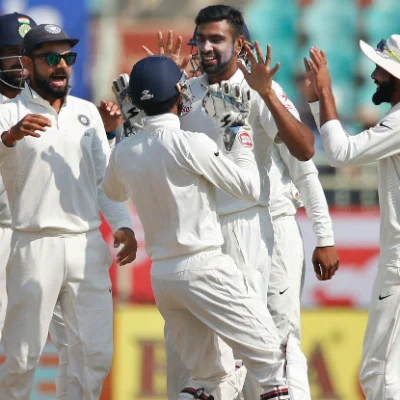 4-ம் நாள் ஆட்ட நேர முடிவில் இங்கிலாந்து 182-6 என திணறல்