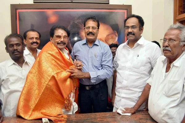 திமுக மாஜி அமைச்சருக்கு எதிராக களமிறங்கிய அதிமுக எம்எல்ஏ!