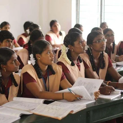 கஜா புயல் பாதித்த பகுதிகளில் திட்டமிட்டபடி அரையாண்டுத் தேர்வு! - அமைச்சர் செங்கோட்டையன்