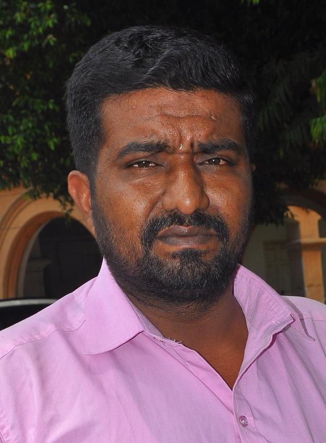 `நூலகத்தையும் தார்ச்சாலையையும் காணவில்லை!’ - ஆட்சியர் அலுவலகத்தை அதிரவைத்த புகார்