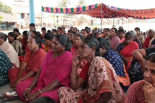உவரி கிராமத்தில் உதயகுமார்; உருமாறும் போராட்ட வடிவம்