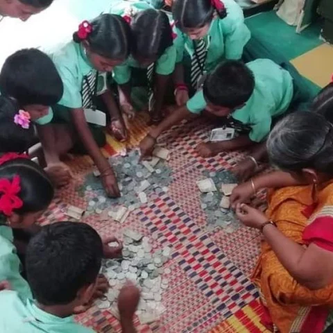 `நாங்க இருக்கோம்; பயம் வேண்டாம்!’ - தெம்பு கொடுத்த அரசுப் பள்ளி மாணவர்கள் #RestoreDelta