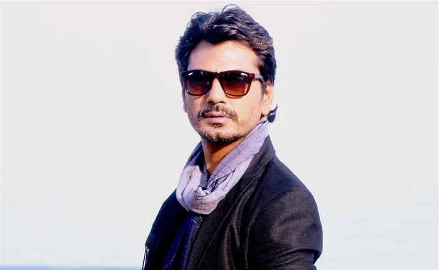 நவாஸுதின் சித்திக்கியை வலுக்கட்டாயமாக செல்ஃபி எடுத்த ரசிகர்!- வைரலாகும் வீடியோ