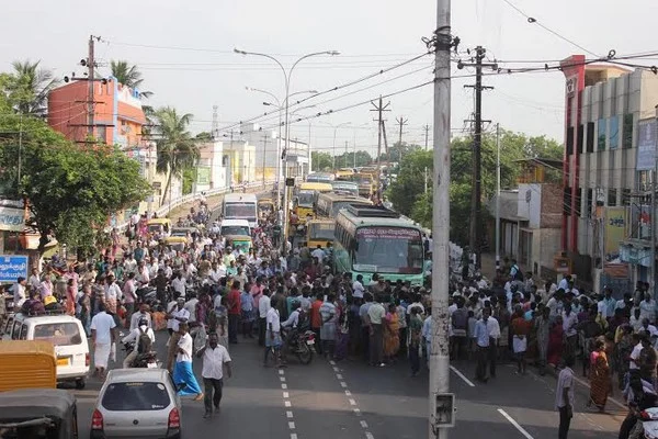 மின்சார வாரியத்தின் அலட்சியத்தால் தாயை இழந்த குழந்தைகள்!