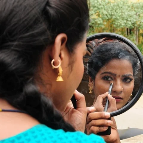 ``சிலம்பம் சுத்துற வேலுநாச்சிக்குக் காதல் காட்சிகளும் காத்திருக்கு!" - ஷூட்டிங்ல மீட்டிங் பகுதி 9