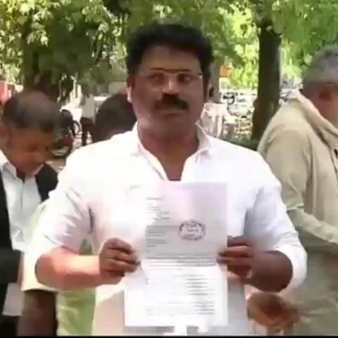 `இரண்டு பேரும் விதி மீறிவிட்டனர்; தூத்துக்குடியில் தேர்தல் நடத்தக் கூடாது!' - தலைமைத் தேர்தல் ஆணையத்தில் கெளதமன் மனு