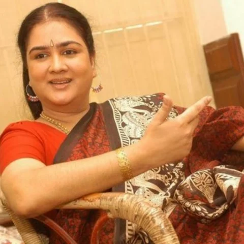 “சீக்கிரமே நான் டியூஷன் மிஸ்!” - நெகிழும் நடிகை ஊர்வசி