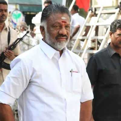 சசிகலா Vs பன்னீர்செல்வம் - சினிமா பிரபலங்கள் யார் பக்கம்?