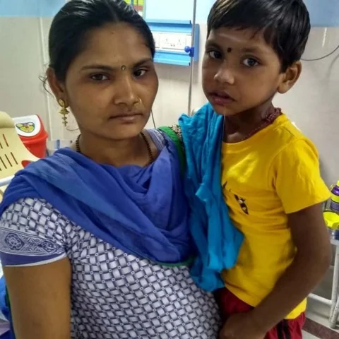 `உயிர் பிழைக்க 10 சதவிகிதம்தான் வாய்ப்பு!’- சிறுவனுக்கு மறுவாழ்வு தந்த அரசு மருத்துவர்கள்