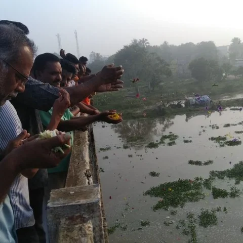 தேவாரம், திருவாசகம் பாடி வைகை நதியை வரவேற்ற மானாமதுரை மக்கள்!