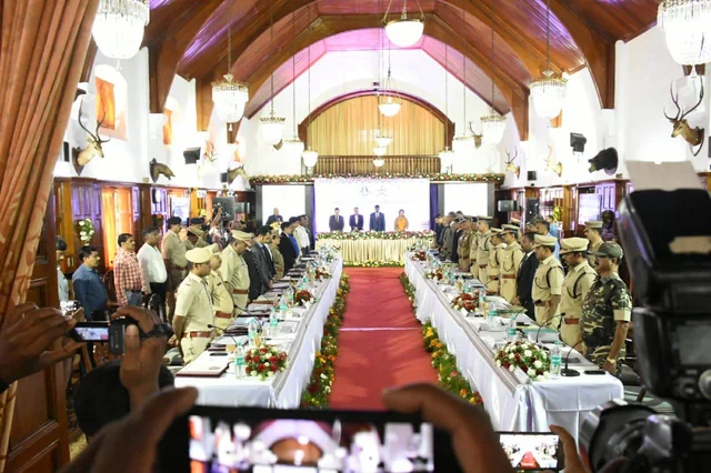 நாடாளுமன்றத் தேர்தலைச் சீர்குலைக்க சதித் திட்டமா? - உடனடியாகக் கூடிய 4 மாநில டி.ஜி.பி-க்கள் கூட்டம்