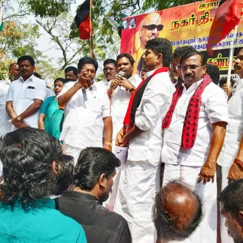 குடிநீர் தொட்டியில் மிதந்த ஆண் சடலம் - நகராட்சி நிர்வாகத்தைக் கண்டித்து ராமநாதபுரத்தில் தி.மு.க ஆர்ப்பாட்டம்