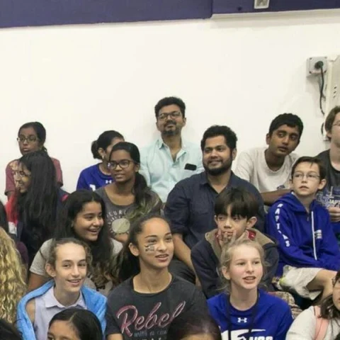 மகளின் விளையாட்டை ரசித்த விஜய்! வைரலாகும் புகைப்படம்