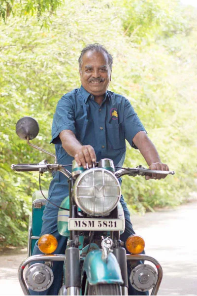 “பிரசவ வலியிலும் என் மனைவியை இந்த பைக்கில்தான் அழைத்துச் சென்றேன் !”