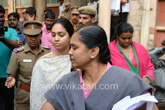 “வைரக்கல் நகைகளும்..நட்சத்திர விடுதி கும்மாளமும்.!” -மோசடி நடிகை பற்றிய 'திடுக்' வாக்குமூலம்