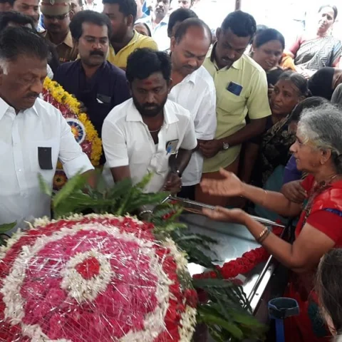`15 வருஷமா குடும்பத்தில் ஒருத்தரா இருந்தவர்..!’ - மதனின் உடலைப் பார்த்து கதறி அழுத ஓ.பி.எஸ்