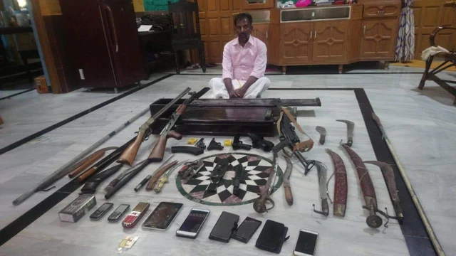ஏ.கே 47, ஸ்டென் கன்... - தேனி போலீஸாரை அதிரவிட்ட கொள்ளையர்கள்!