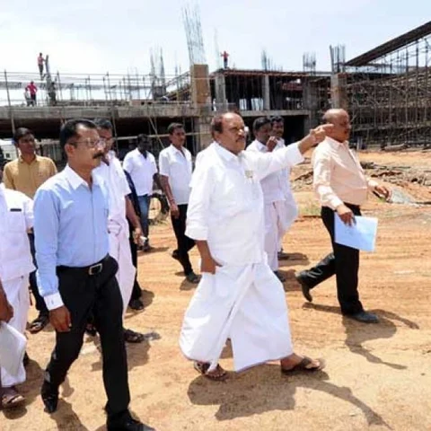 ``தேசிய அளவில் தரமான மருத்துவக் கல்லூரி மருத்துவமனை!" - கரூர் அரசு மருத்துவக் கல்லூரியை சிலாகிக்கும் தம்பிதுரை
