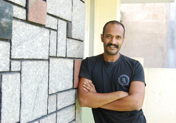 "தோட்டத்துக்குப்போனா எல்லா டென்ஷனும் காணாமப்போயிடும்!"- 'இயற்கை விவசாயி' நடிகர் கிஷோர் #LetsRelieveStress