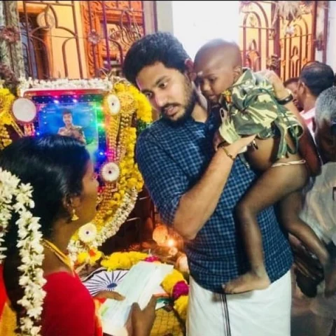 `நான்தான் உங்கள் காலில் விழ வேண்டும்' - சிவசந்திரன் குடும்பத்தை நெகிழவைத்த ஜெயானந்த்!