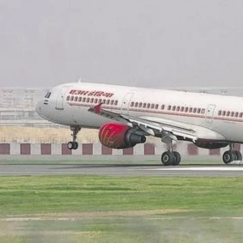 ஏர் இந்தியா பங்குகளை ரூ.7,000 கோடிக்கு விற்க முடிவு!