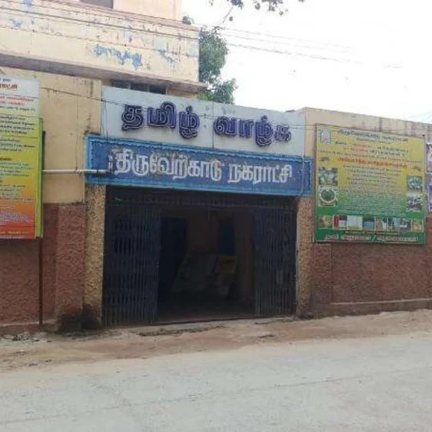 `ஐந்து நிமிடத்துக்கு ஒரு லாரி வருது, கழிவுநீரைக் கொட்டுது!'- திருவேற்காட்டில் நடக்கும் அதிர்ச்சி