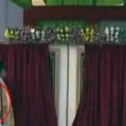 `அவர் தவறான நோக்கத்தில் நடக்கவில்லை!’ - சர்ச்சைக்கு விளக்கமளித்த திரிபுரா பெண் அமைச்சர்